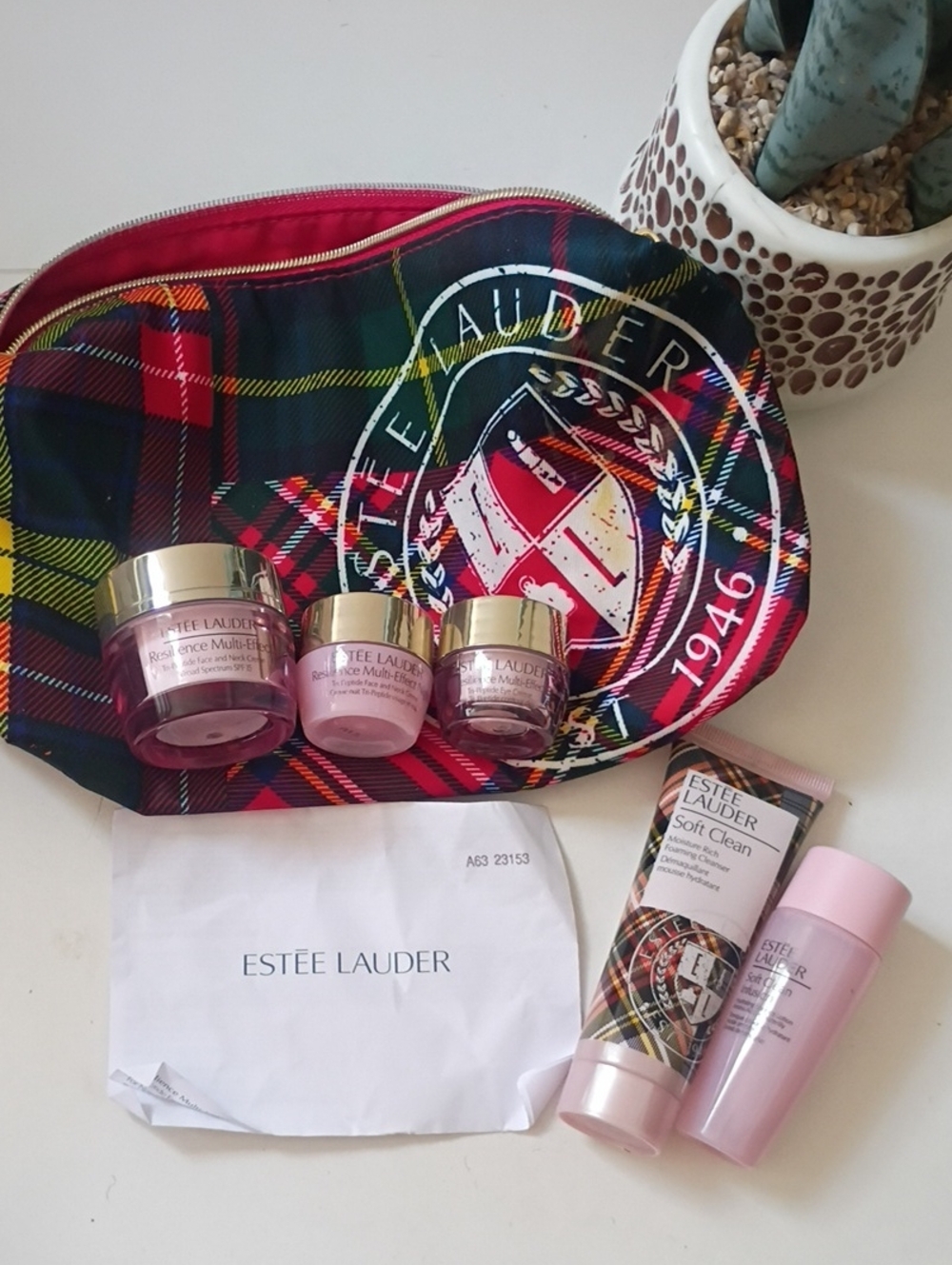 Estée Lauder Plaid Cosmetic Pouch & Skincare Set